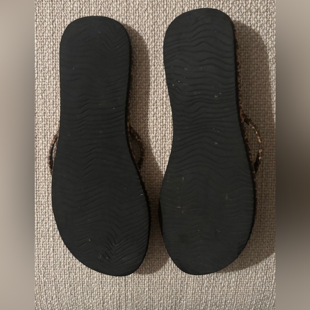 TKEES Black Sandals with Leopard-Print Straps - Picture 4 of 4